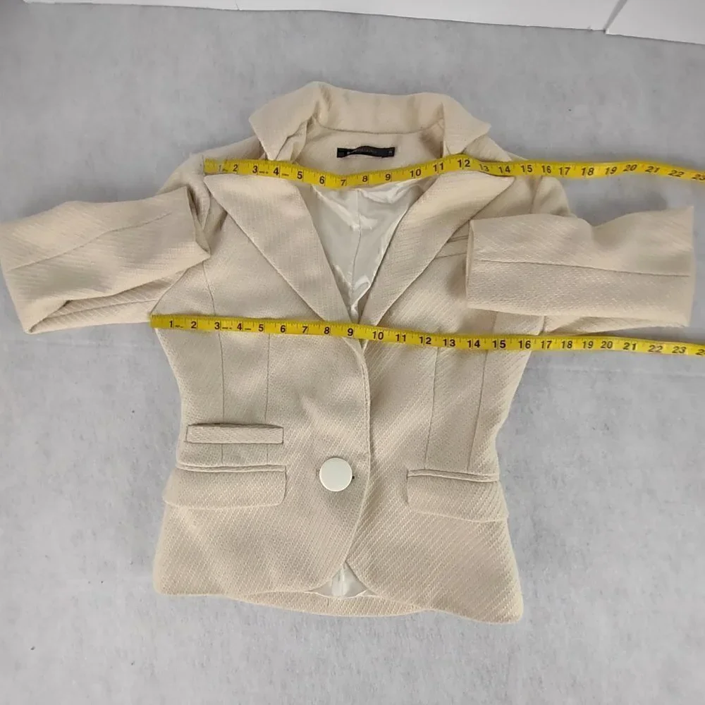 BCBGMaxAzria 100% Wool Cream One Button Blazer With Faux Pockets. Size 2 - Picture 7 of 12